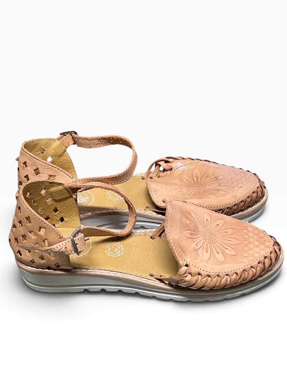 Classic huarache tan leather floral closed toe sandals Made in Mexico